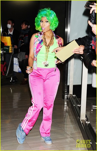  Nicki Minaj: 'Right sejak My Side' with Chris Brown