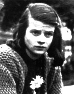  Sophia Magdalena Scholl (9 May 1921 – 22 February 1943)