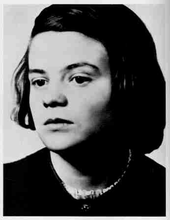  Sophia Magdalena Scholl (9 May 1921 – 22 February 1943)