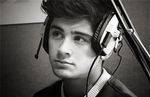 Zayn .... doing what he does best ....♥ ♥