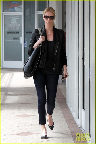  Charlize Theron: Sushi Park Lunch