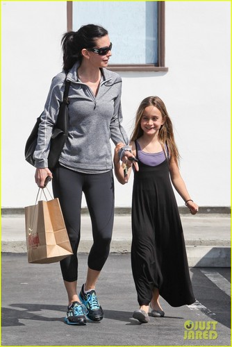  Courteney Cox & Coco: Mommy-Daughter Time in Malibu