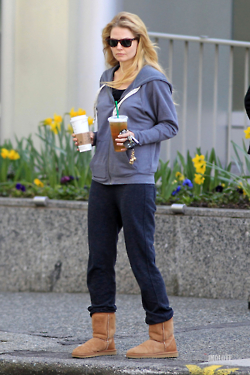  Jennifer Morrison & Sebastian Stan - Vancouver - 24/03/2012