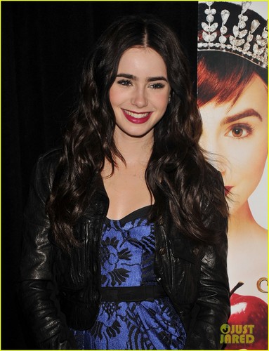  Lily Collins: 'Meet' Me at the apfel, apple Store