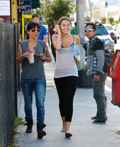  Miley - Leaving her pilates class in Los Angeles [27th March]