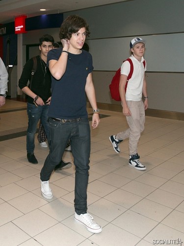  One Direction Lands In Toronto