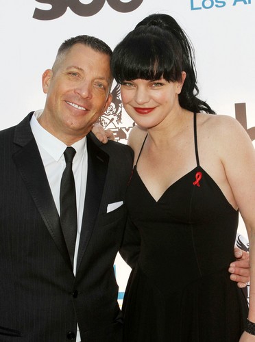  Pauley Perrette arrives at APLA's 'The Envelope Please' Oscar viewing party at The Abbey