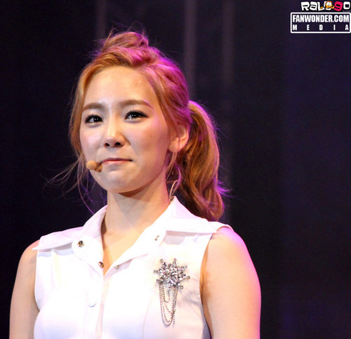  Taeyeon @ Twin Tower Live 2012 show, concerto