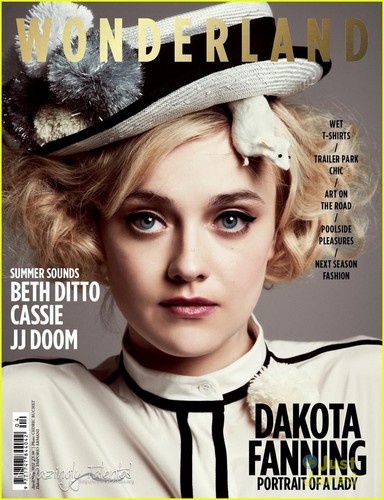  Dakota Fanning Covers 'Wonderland'