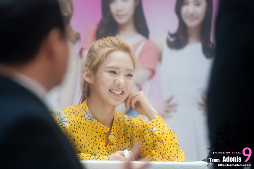 Hyoyeon @ Lotte Department 粉丝 Signing Event