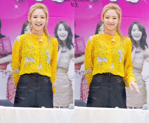  Hyoyeon @ Lotte Department fan Signing Event