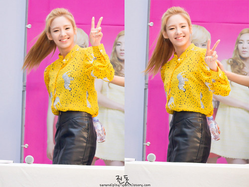  Hyoyeon @ Lotte Department fan Signing Event