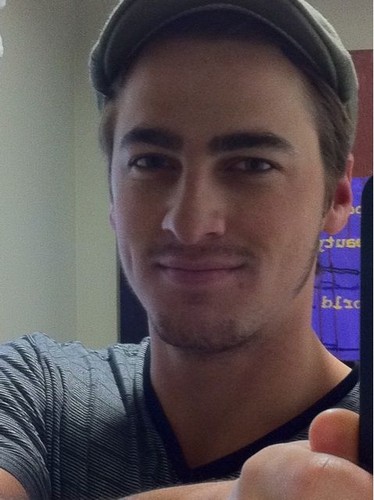  Kendall twitter pic!