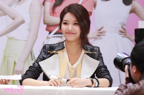  Sooyoung @ Lotte Department ファン Signing Event