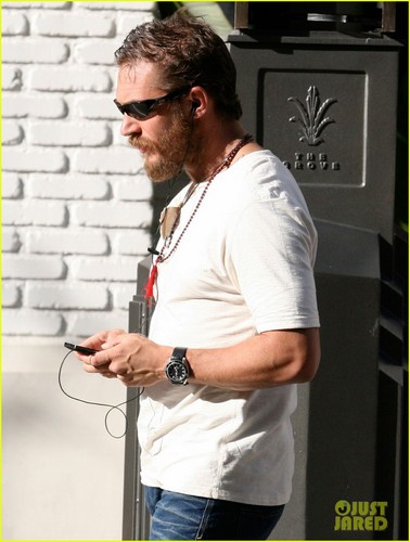  Tom goes out shopping at The Grove on Tuesday (March 27) in West Hollywood, California