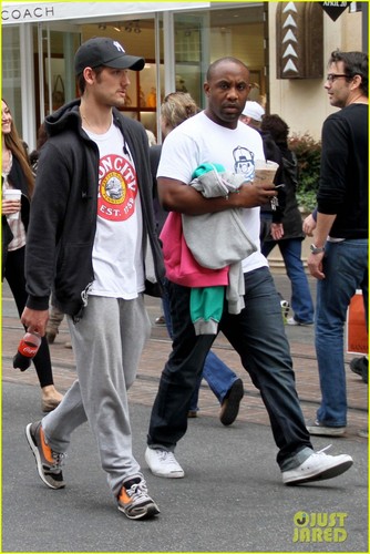  Alex Pettyfer: Shopping at The Grove