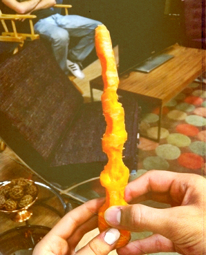  Ariana tweeted: ”I was just sharing a carrot with ... ->