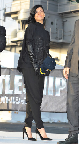  Battleship Press Conference On The USS George Washington In Japon [2 April 2012]