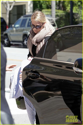  Charlize Theron: Bouchon 小酒馆 With Baby Jackson