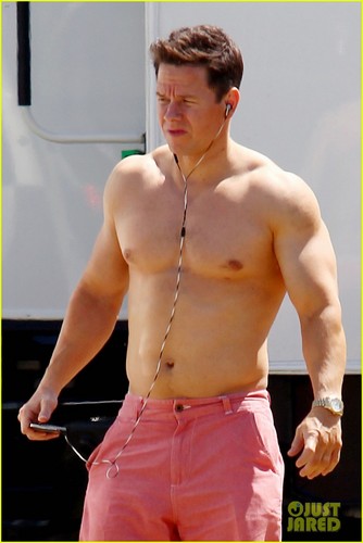  Mark Wahlberg: Shirtless For 'Pain & Gain'!