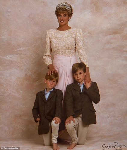  Princess Diana and her Sons (Never before seen)
