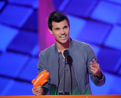 Taylor won in category "Favorite buttkicker" on Kids' Choice awards 2012