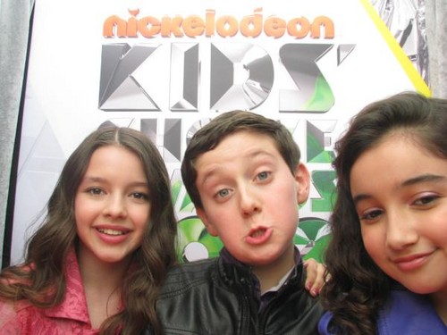  The Cast of Dora The Explorer at the KCA фото Booth