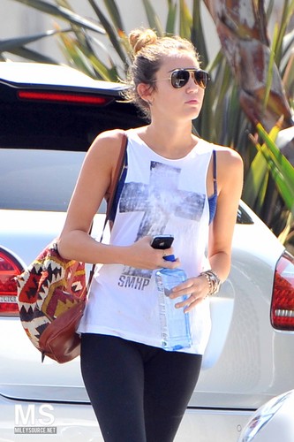  05/04 Arriving At A Pilates Class In West Hollywood