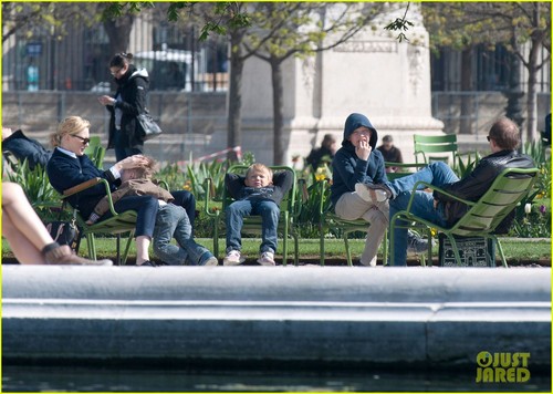 Cate Blanchett: Family Sightseeing In Paris