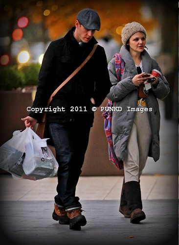  December 4, 2011. Ginnifer and Josh go grocery shopping in downtown Vancouver.