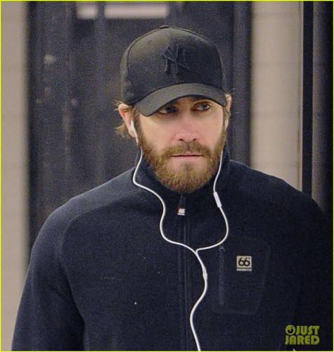  Jake Gyllenhaal: NYC Subway Stop