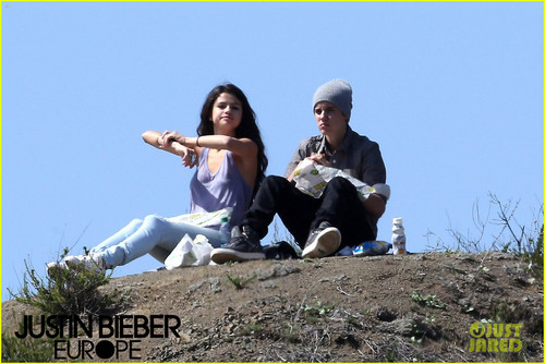  Justin Bieber Subway Sandwiches with Selena Gomez!