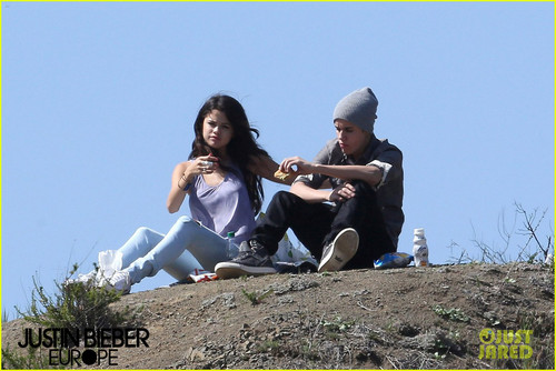  Justin Bieber Subway Sandwiches with Selena Gomez!