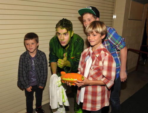  Justin Bieber with David Beckham's children