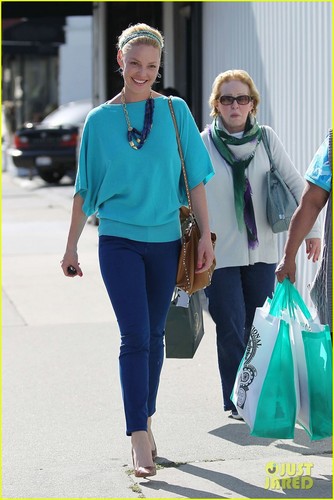  Katherine Heigl: Tag Out with Mom