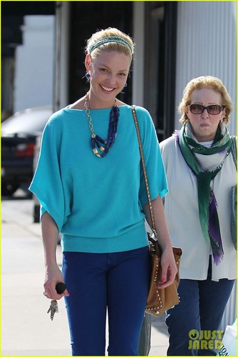  Katherine Heigl: dia Out with Mom