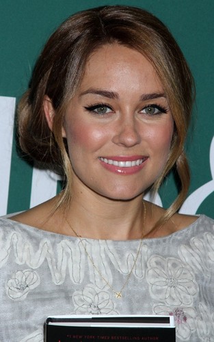  Lauren Conrad at her book signing for 'The Fame Game'