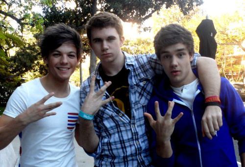  Male fan with Liam and Louis....