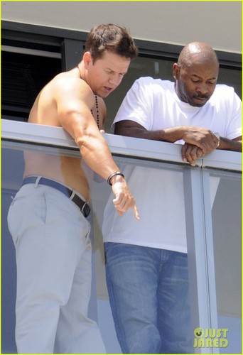 Mark Wahlberg: Shirtless In Miami