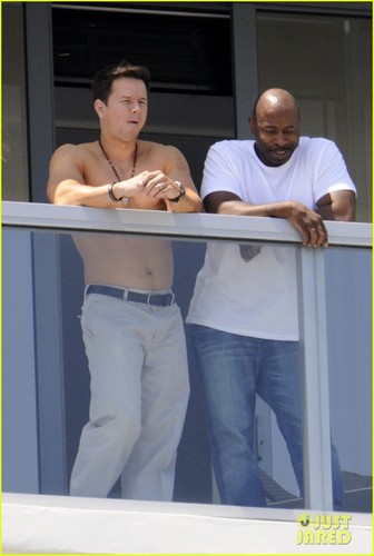 Mark Wahlberg: Shirtless In Miami