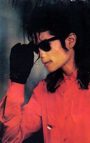  Michael Jackson in red ♥