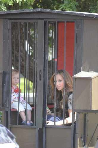  On The Set Of The Client senarai in Los Angeles [3 April 2012]