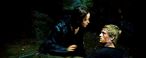 Peeta and Katniss Kiss