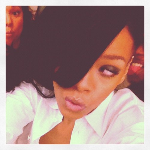  Rihanna's new twitter pics