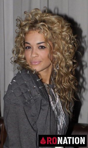  Rita Ora - HOT97's Who's inayofuata ft. J. Cole - March 30, 2010