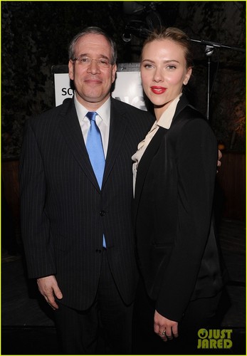  Scarlett Johansson: Mayoral Fundraiser Host!