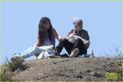 Selena Gomez: Subway Sandwiches with Justin Bieber!
