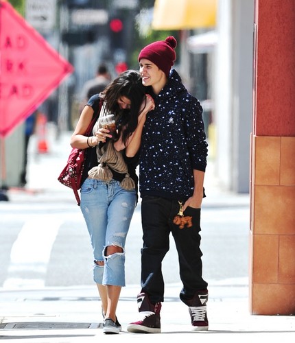  Selena Gomez and Justin Bieber Amore data at Panera pane