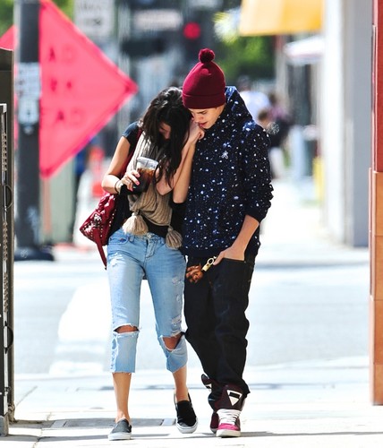  Selena Gomez and Justin Bieber cinta tanggal at Panera roti