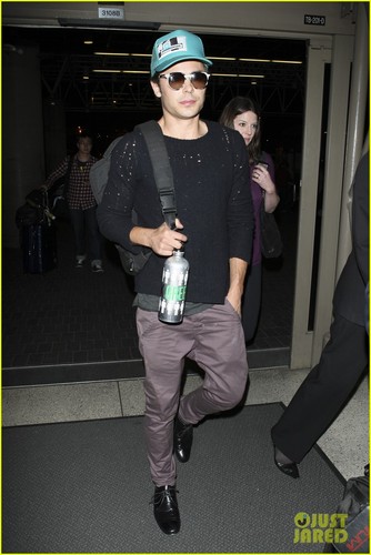  Zac Efron: Later, L.A.!